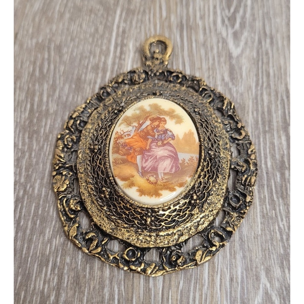 VINTAGE Fragonard Porcelain 24K Gold Plated Courting Couple 4" Pendant w/Sticker